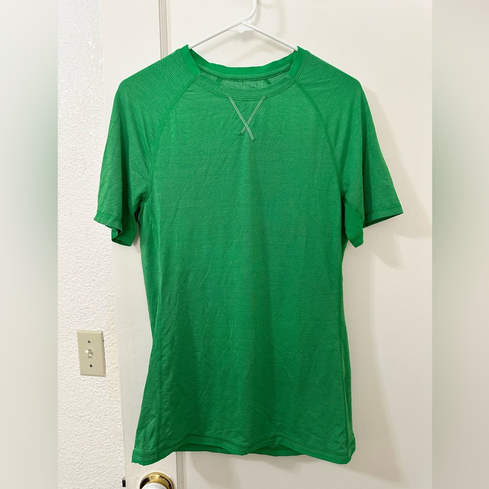 Men’s med shirt
